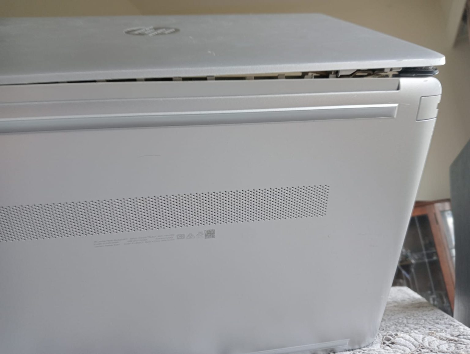 HP laptop Hinges broken with Envy and Pavilion models - iFixComputer ...